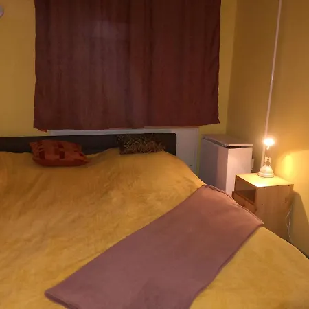 Fiona Kunyhoja Apartmanhaz