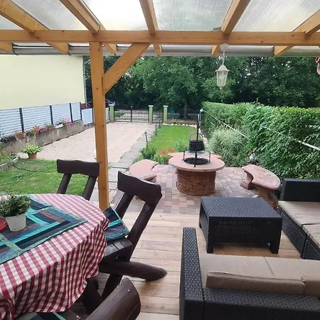 Fiona Kunyhoja Apartmanhaz *
