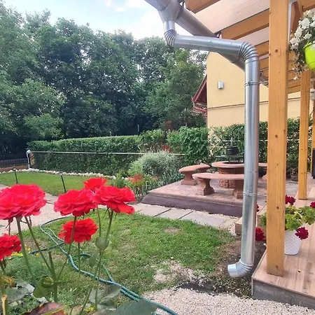 Fiona Kunyhoja Apartmanhaz